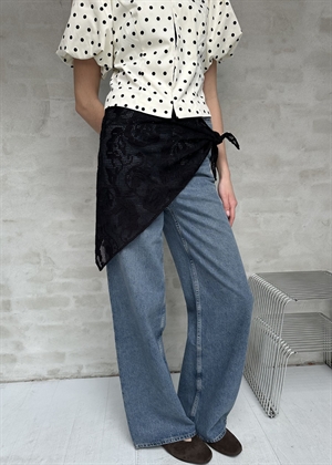 Croflora triangle scarf Sort Becksøndergaard 